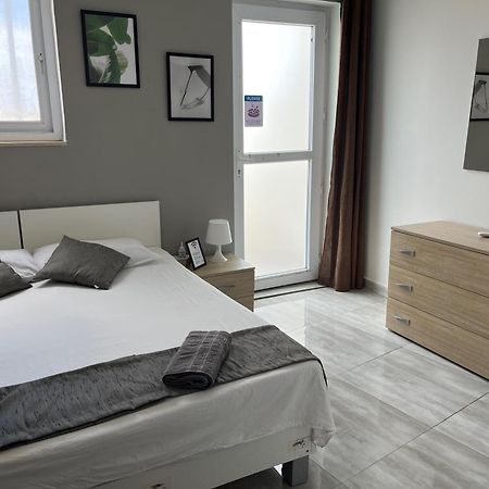 F5 Room 1, Private Double Room With Private Bathroom And Balcony In Shared Flat Msida Exteriér fotografie