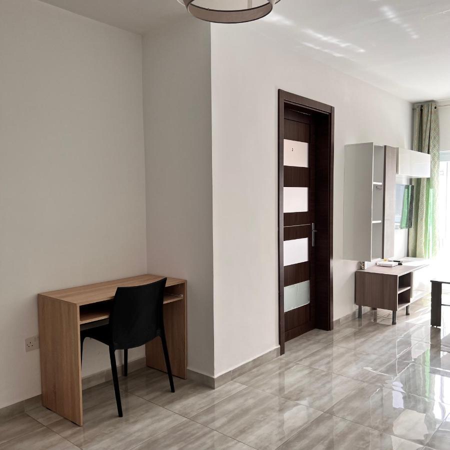 F5 Room 1, Private Double Room With Private Bathroom And Balcony In Shared Flat Msida Exteriér fotografie