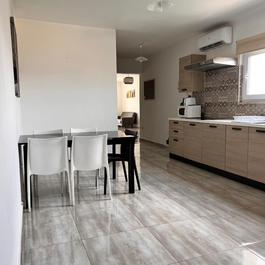 F5 Room 1, Private Double Room With Private Bathroom And Balcony In Shared Flat Msida Exteriér fotografie