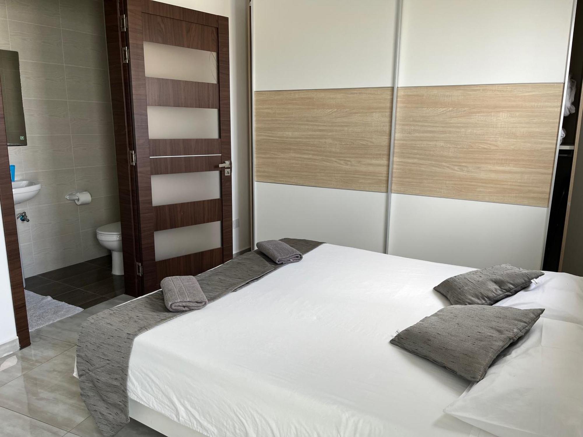 F5 Room 1, Private Double Room With Private Bathroom And Balcony In Shared Flat Msida Exteriér fotografie