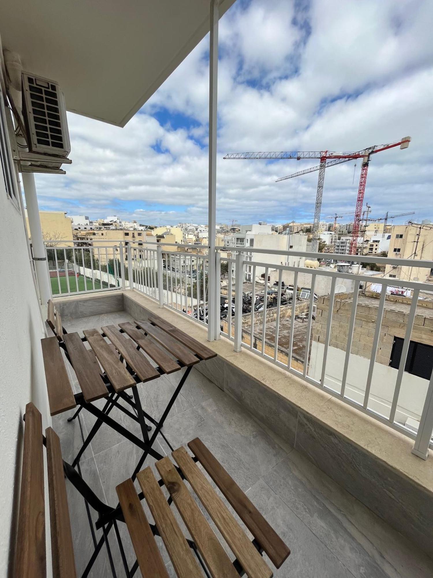 F5 Room 1, Private Double Room With Private Bathroom And Balcony In Shared Flat Msida Exteriér fotografie